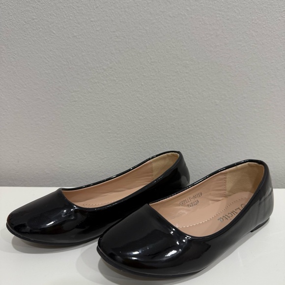 EUC LUCITA Black Patent Leather Girl’s Flats - Picture 1 of 6